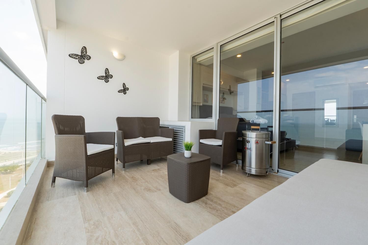 Sunset Oceanfront Apartamento *