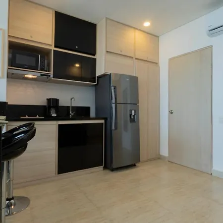 Sunset Oceanfront Apartamento *